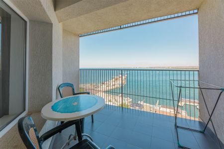 Студия двухкомнатная вид на море с душевой кабиной