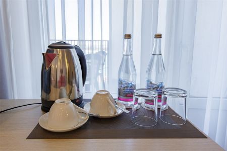 Студия двухкомнатная вид на море с душевой кабиной