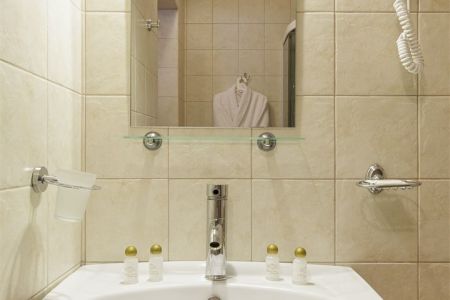 Студия двухкомнатная вид на море с душевой кабиной