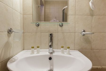 Студия двухкомнатная вид на море с душевой кабиной